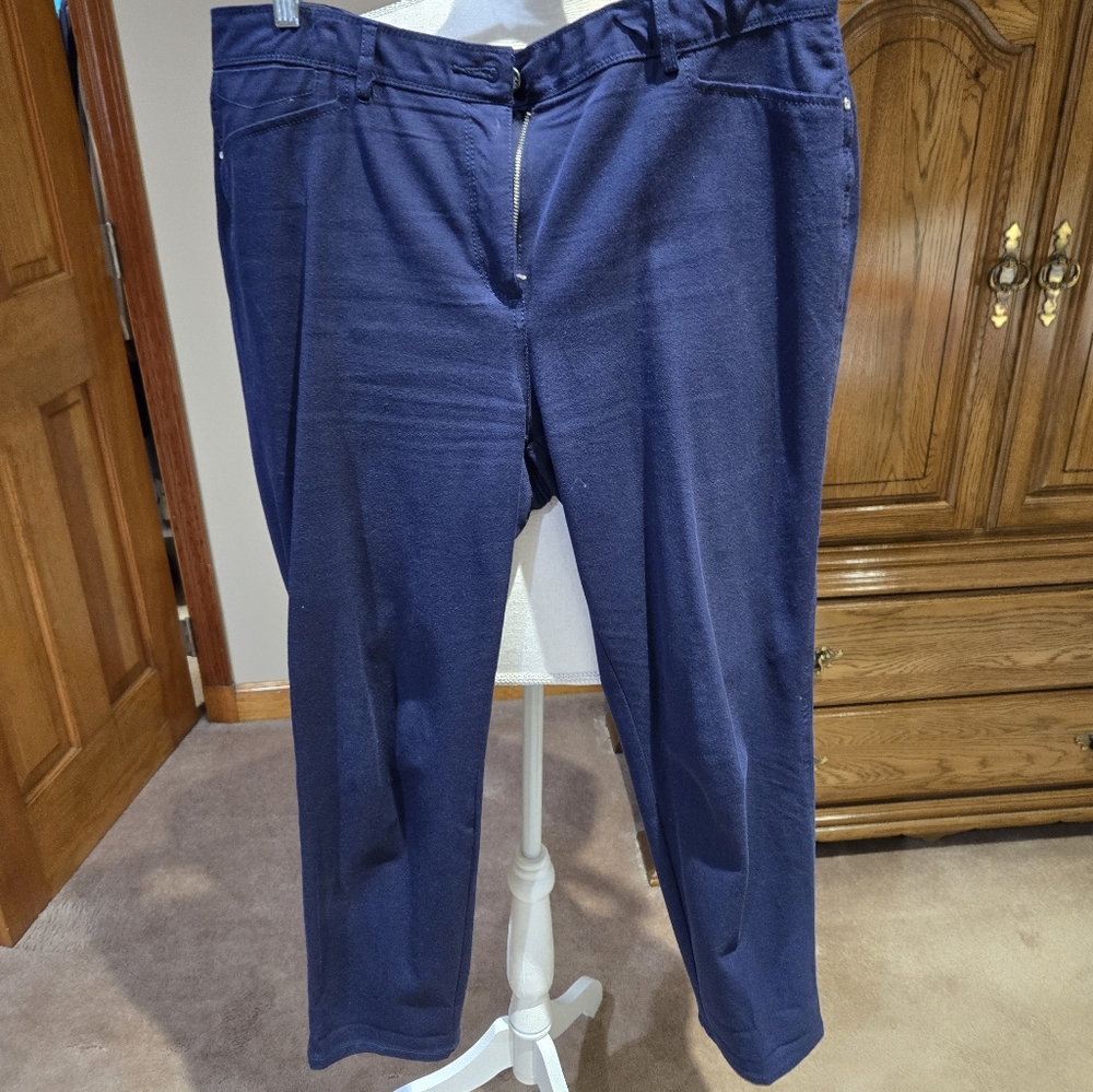 Chico's So-Slimming Ankle Pant